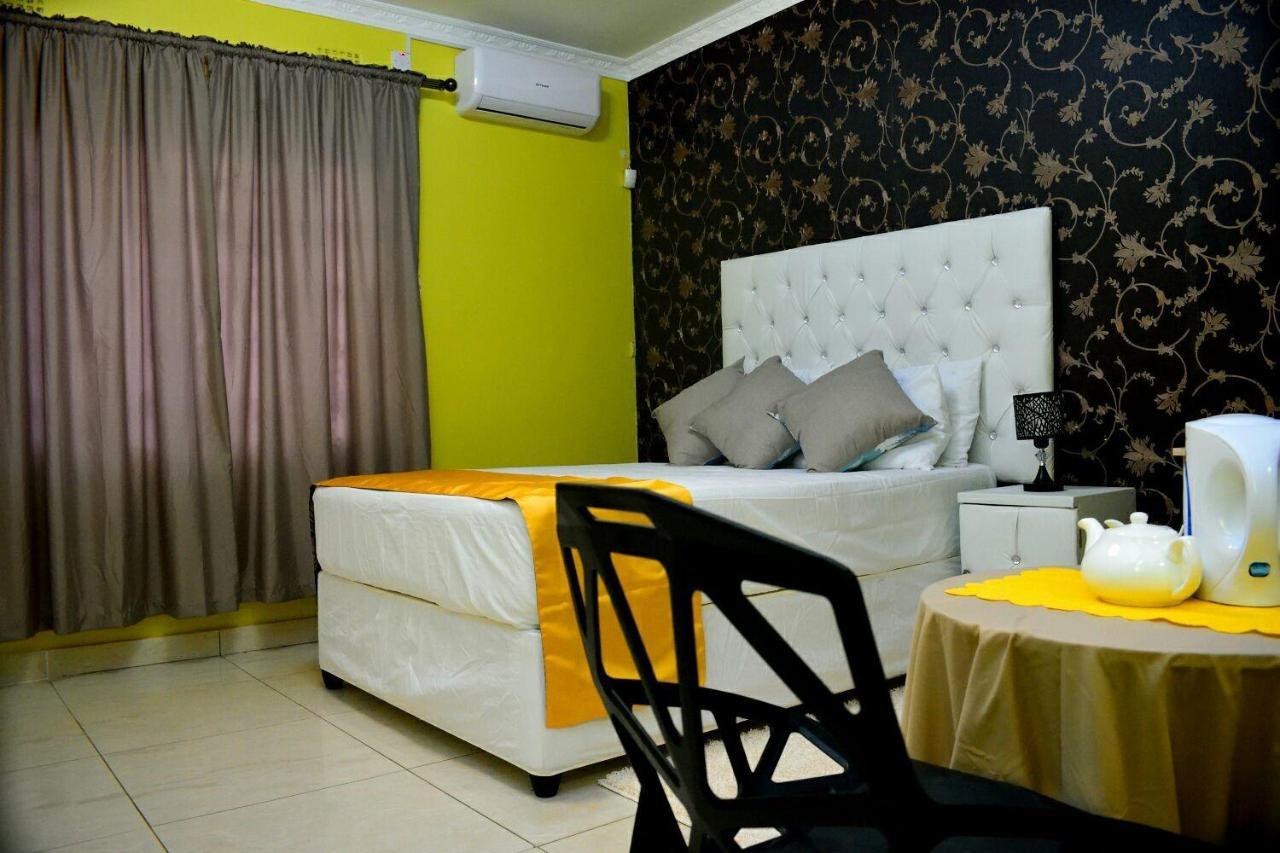 Mathlyn Guesthouse Gaborone Exteriör bild