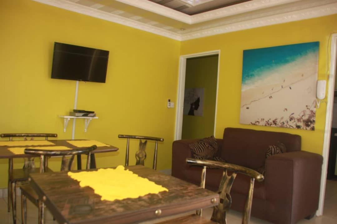 Mathlyn Guesthouse Gaborone Exteriör bild