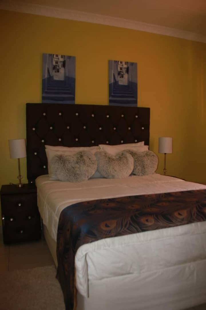 Mathlyn Guesthouse Gaborone Exteriör bild