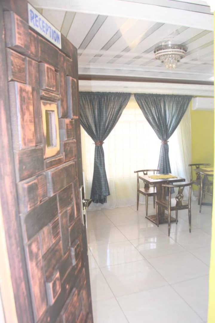Mathlyn Guesthouse Gaborone Exteriör bild
