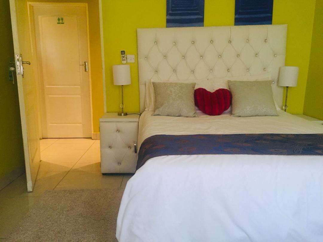 Mathlyn Guesthouse Gaborone Exteriör bild