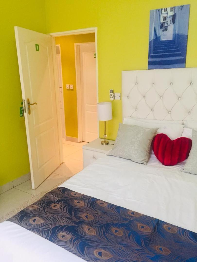 Mathlyn Guesthouse Gaborone Exteriör bild
