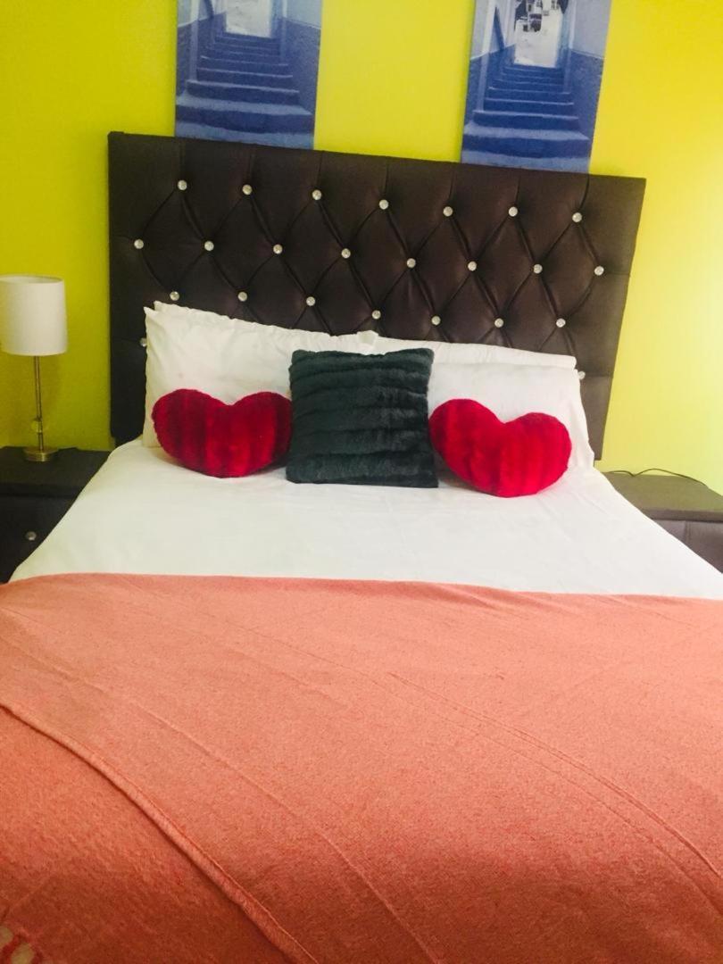 Mathlyn Guesthouse Gaborone Exteriör bild