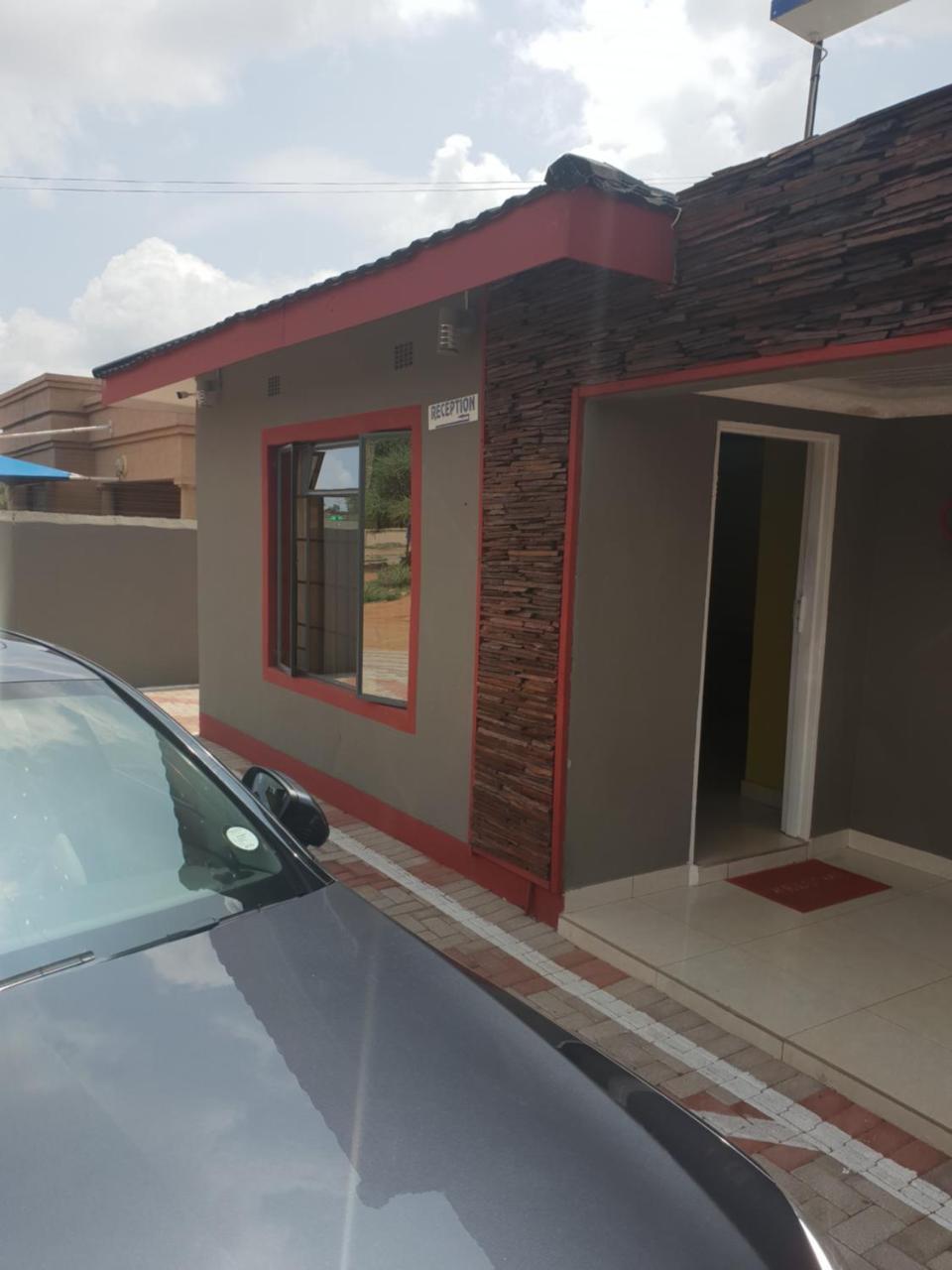 Mathlyn Guesthouse Gaborone Exteriör bild