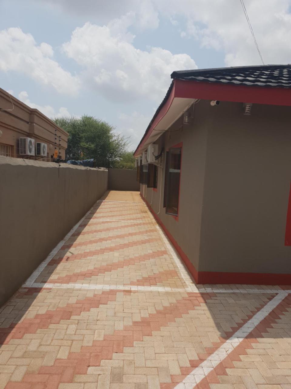 Mathlyn Guesthouse Gaborone Exteriör bild