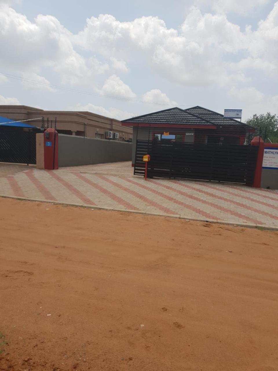 Mathlyn Guesthouse Gaborone Exteriör bild