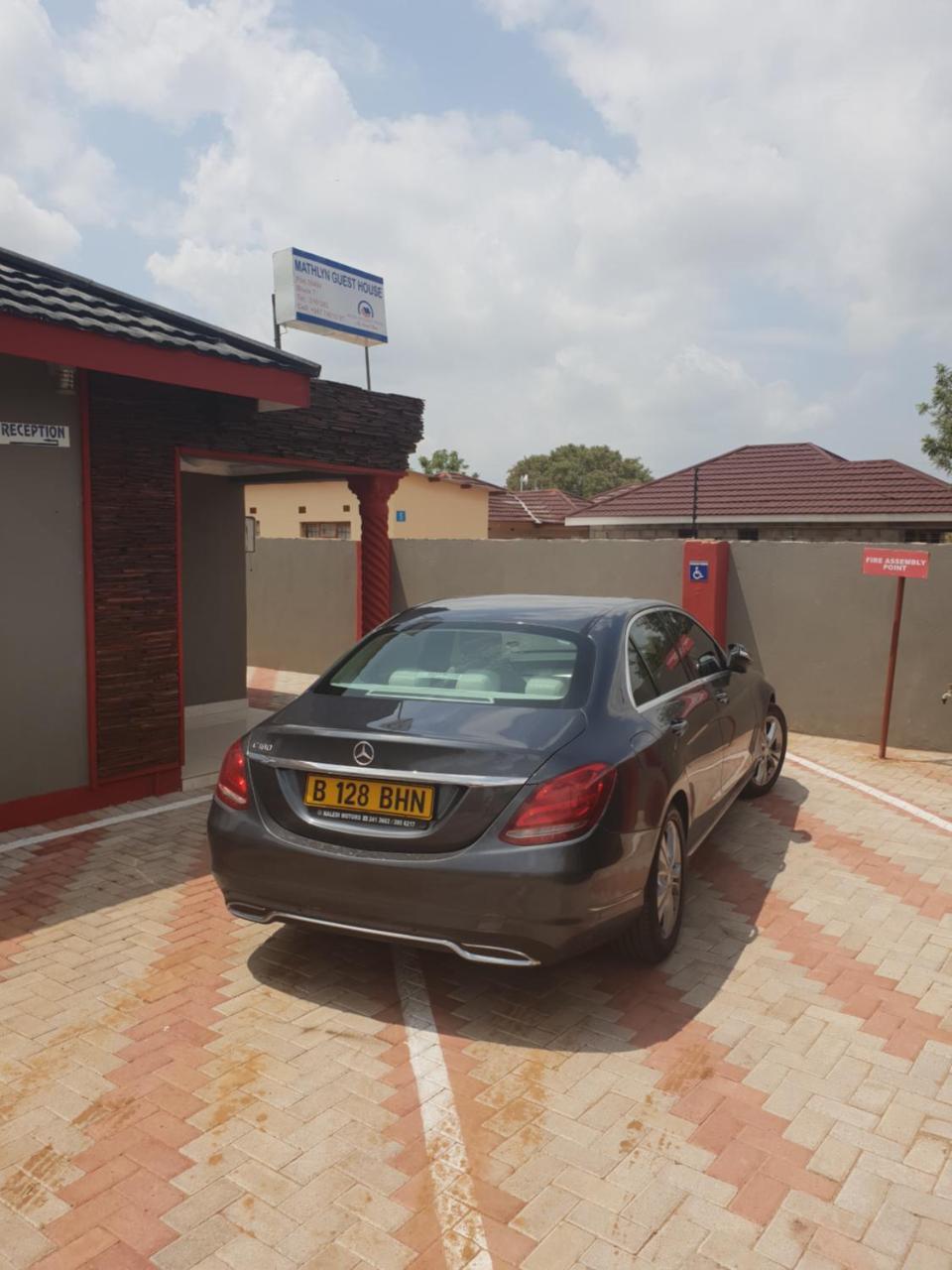 Mathlyn Guesthouse Gaborone Exteriör bild