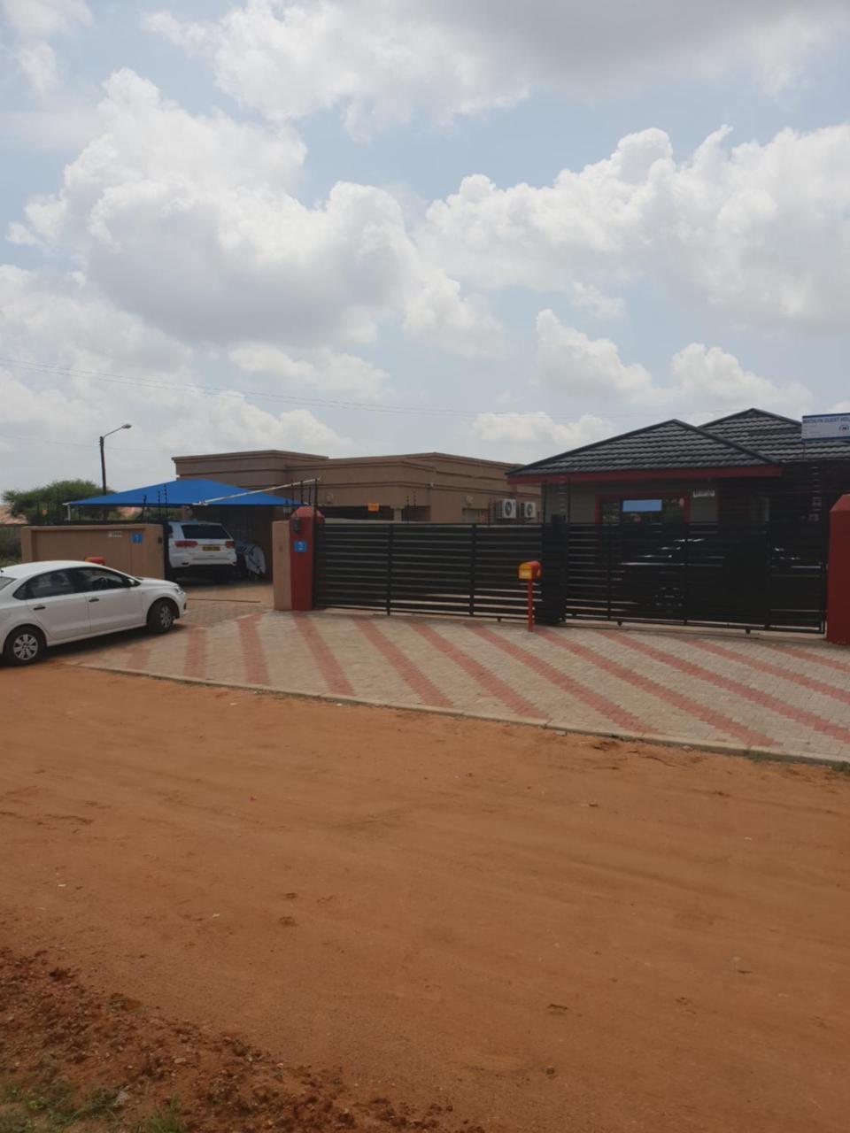 Mathlyn Guesthouse Gaborone Exteriör bild